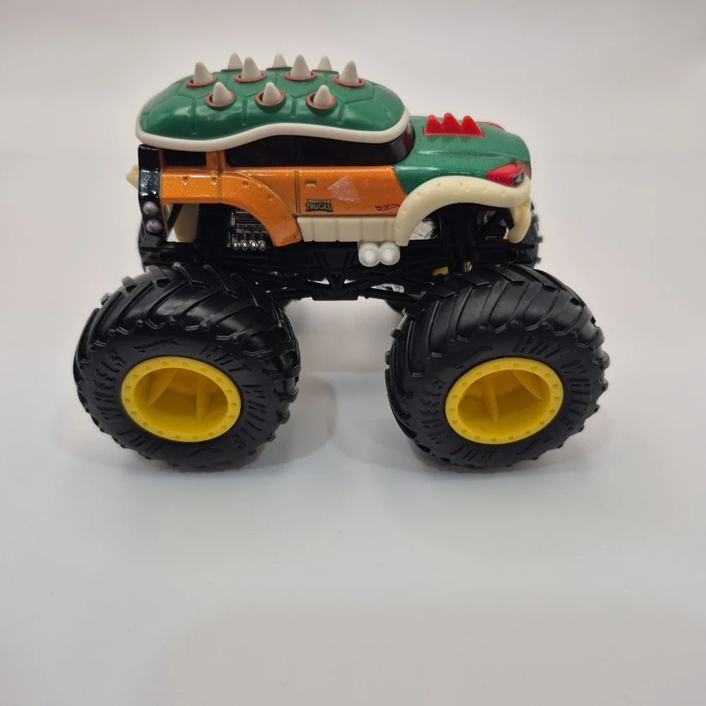 Hot Wheels Monster Truck Super Mario Bros. Bowser 1:64 Diecast